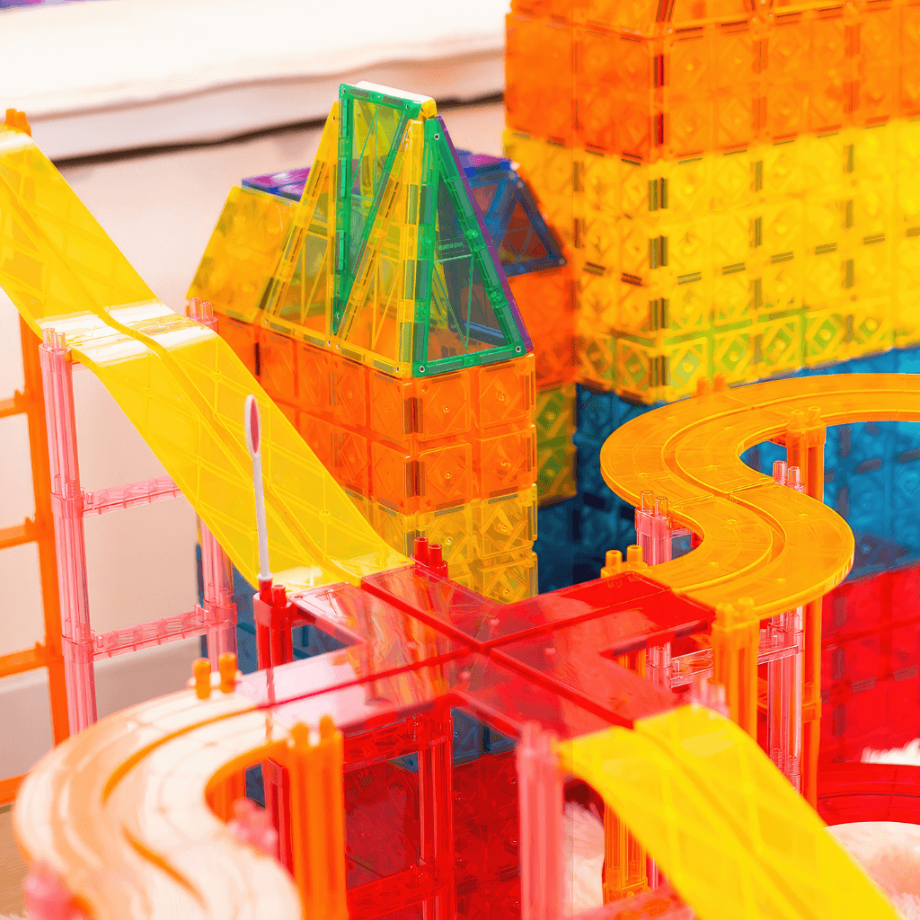 Magnetic car track set