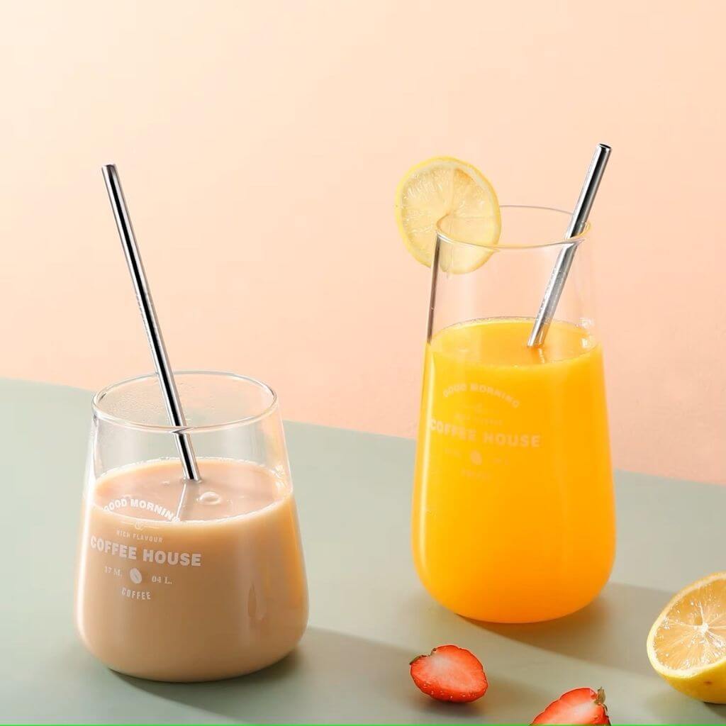 Portable cutlery set with straw