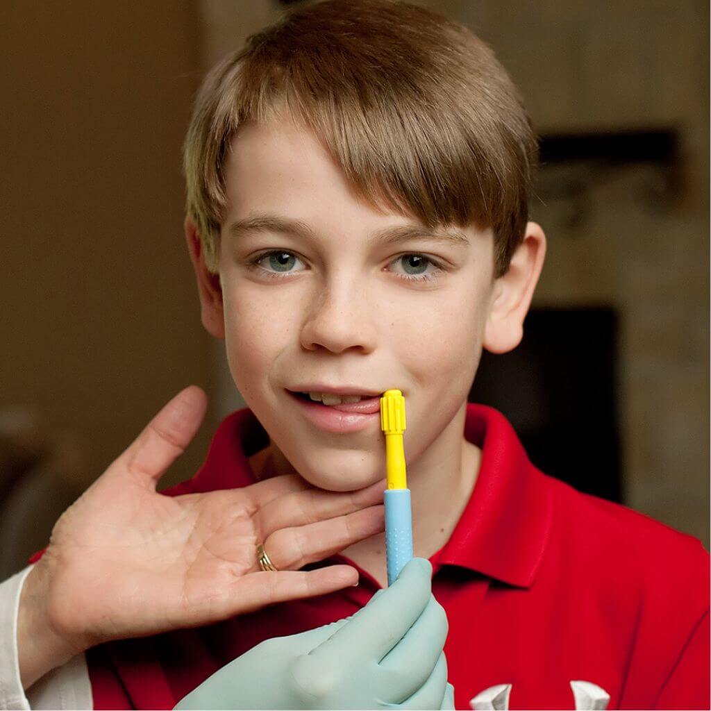 Speech pathologist holding an Ark&#39;s Z-Vibe Preefer Tip next to a boy&#39;s mouth