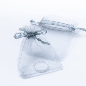 Fidget ring with beads made of sterling silver in a grey organza pouch