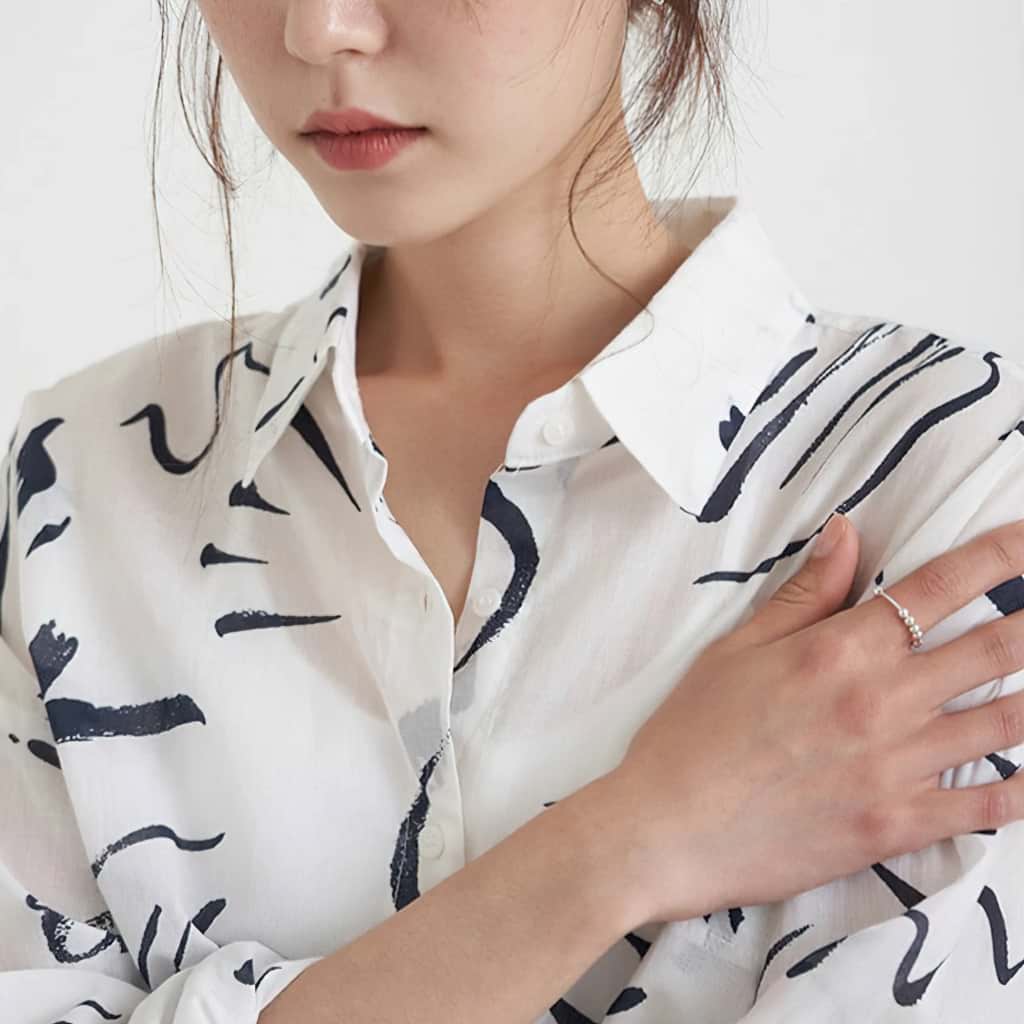 Woman wearing a sterling silver bead anxiety ring